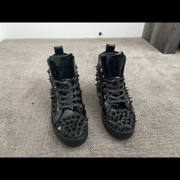 Selling my brand new pair of Aurelio Garcia shoes. - Picture 1 of 7